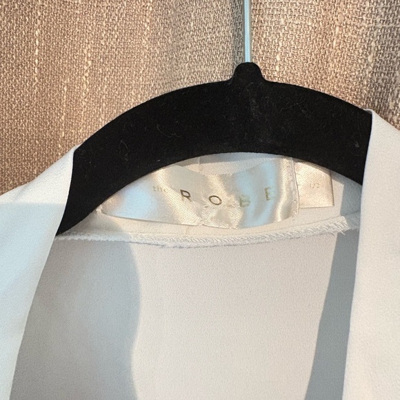 Chic White Robe - The Robe - Picture 5 of 9
